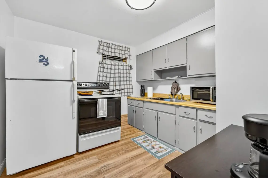 7c94cbf9 2d02 420f bdb6 db4bc03ca0ab