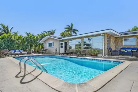 80b78237 e7a8 44ea a25f b4c6cdce93ca