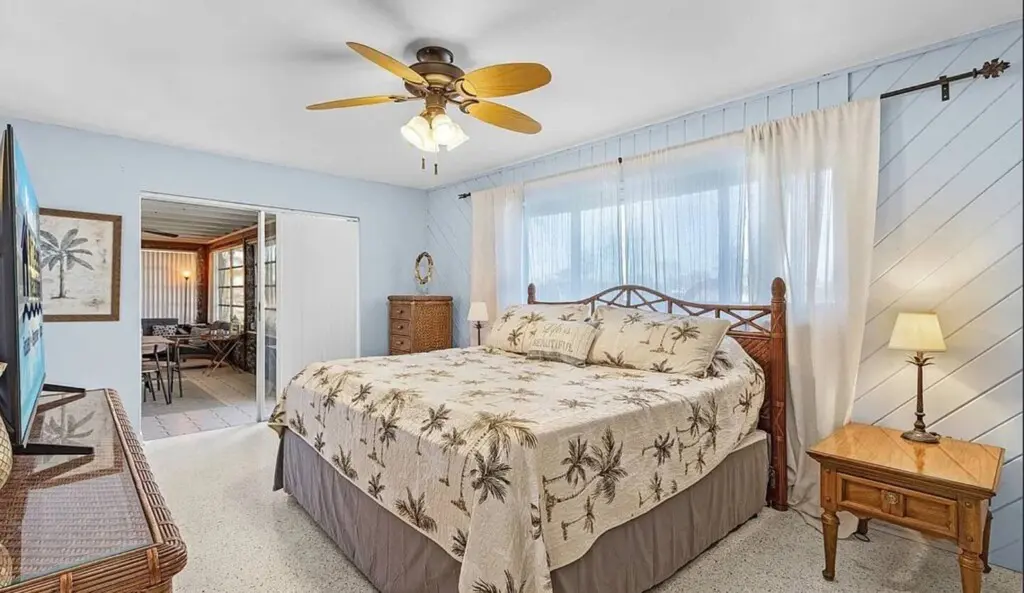 952e81cd f855 43d1 8b8d 2ff9cc1bebb6