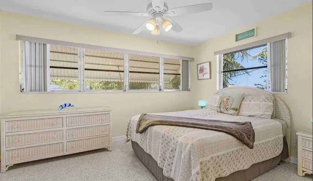 0cc5cc9d c0fd 4ef2 8b06 cb386f8e832a