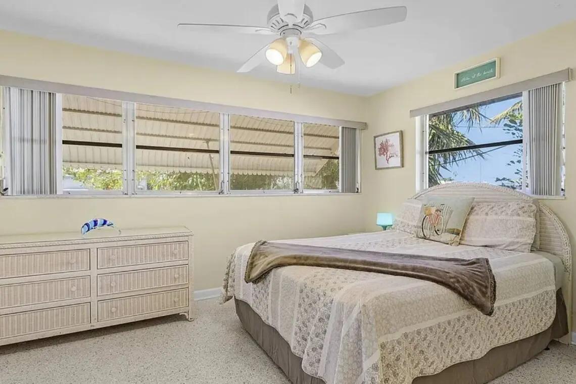 0cc5cc9d c0fd 4ef2 8b06 cb386f8e832a