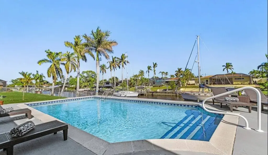 33b98e86 c6e4 4e70 b032 07fd7d899e56