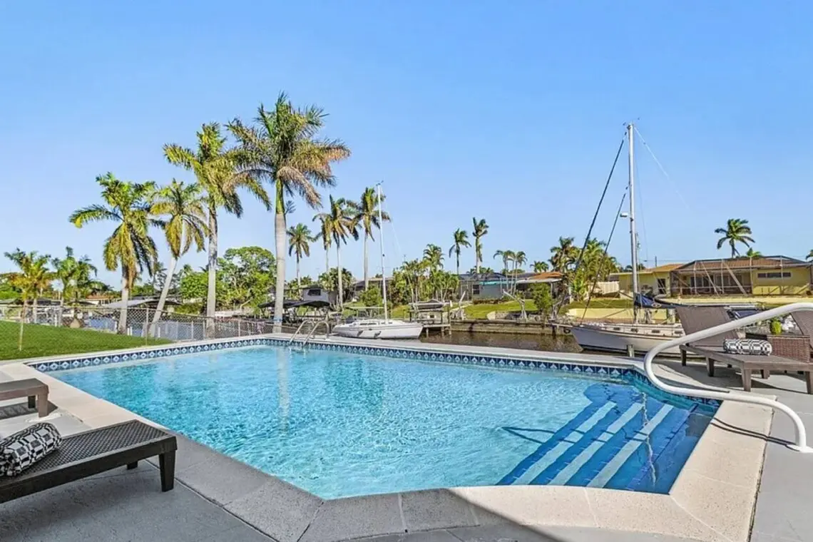 33b98e86 c6e4 4e70 b032 07fd7d899e56