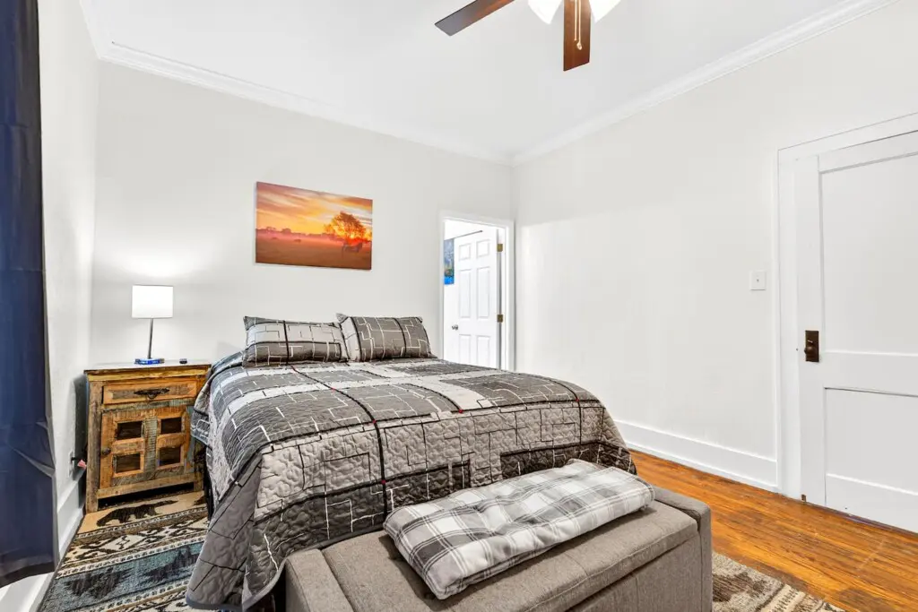 5b7c3611 d135 4052 9c7a e7702f458b7a