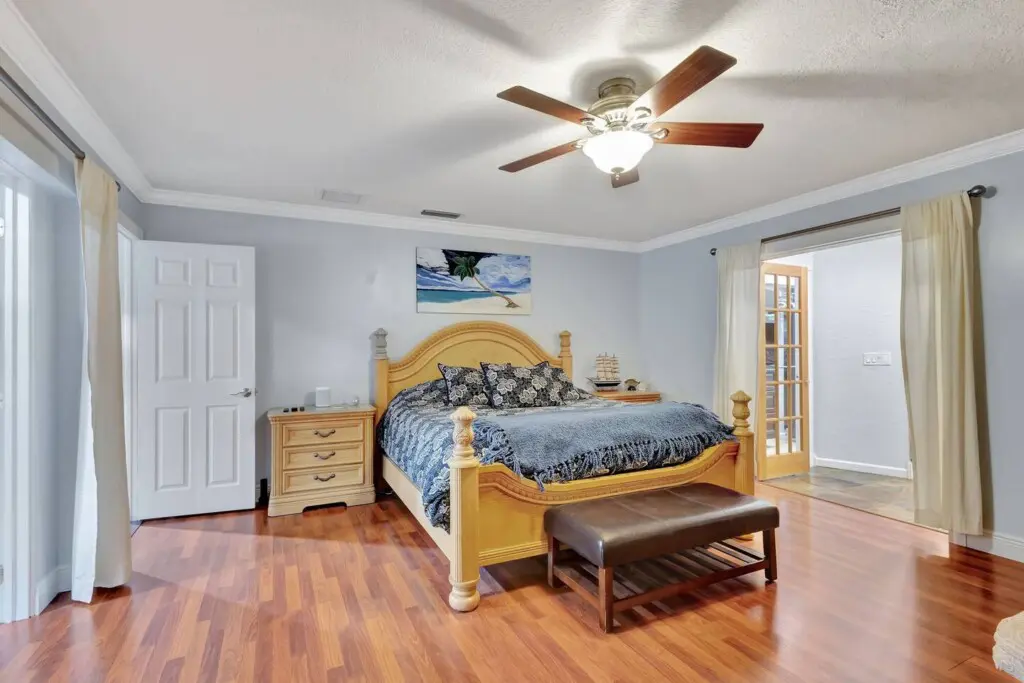 913c1620 8db9 48fa 8e2a c8ca621b64c3