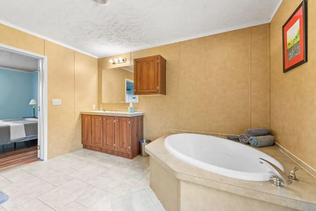 a98c128b ec87 40f6 8300 7d9bef94c2f3